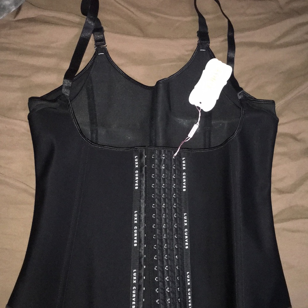 Women’s waist trainer size 2xL! Fits XL and L